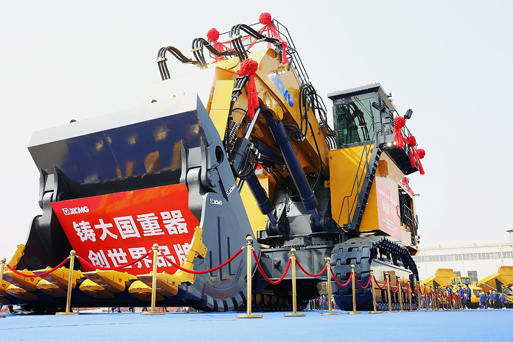 kaiyun官网我国自主研制的最大吨位液压挖掘机下线(图3)