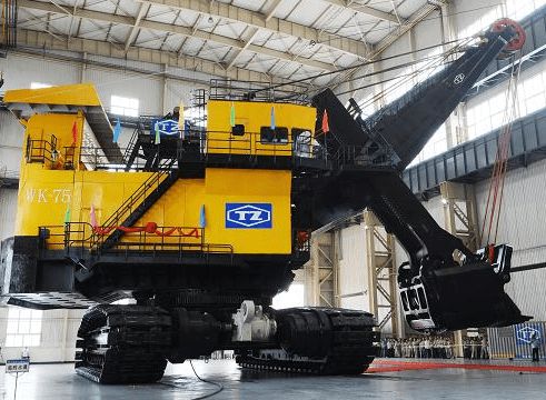 世界最大挖掘机又是中国制造！重2000吨一天铲平2座山kaiyun官方网站(图1)